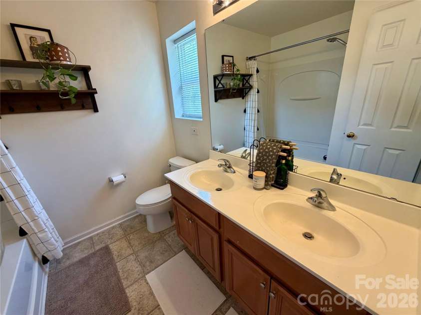 732 Rock Lake Glen, Fort Mill, SC 29715.  MLS# CAR4370811, YatesRealty ID 25435. 