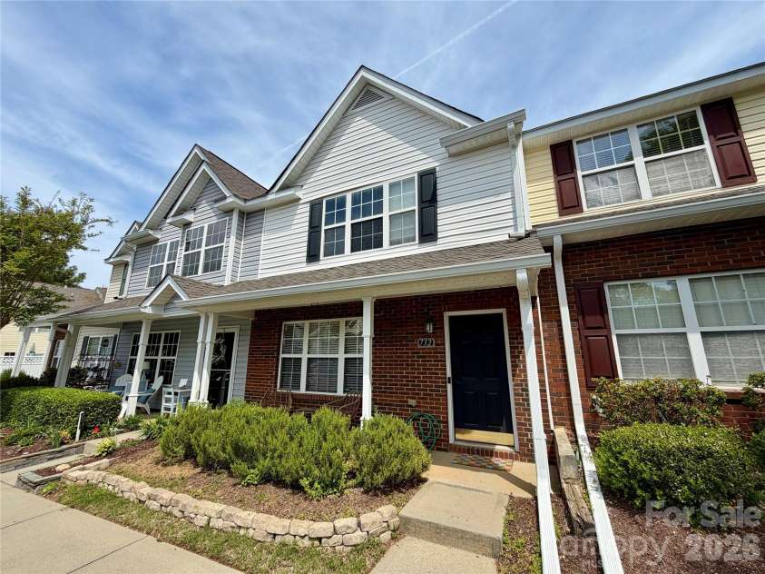 732 Rock Lake Glen, Fort Mill, SC 29715.  MLS# CAR4370811, YatesRealty ID 25435. 
