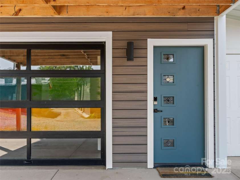 26 Carrick Lane, Brevard, NC 28712.  MLS# CAR4274247, YatesRealty ID 25436. 