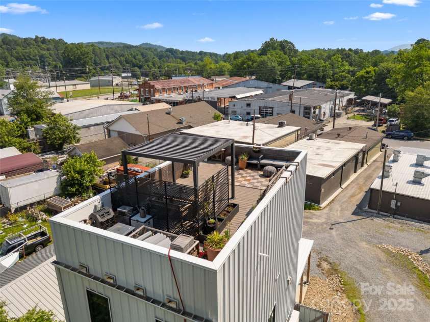 26 Carrick Lane, Brevard, NC 28712.  MLS# CAR4274247, YatesRealty ID 25436. 