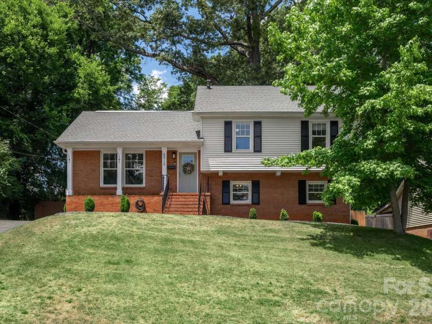 6912 Woodstock Drive, Charlotte, NC 28210.  MLS# CAR4383867, YatesRealty ID 25436. 