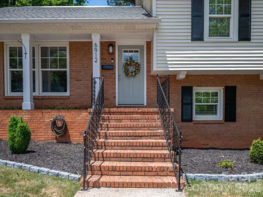 6912 Woodstock Drive, Charlotte, NC 28210.  MLS# CAR4383867, YatesRealty ID 25436. 