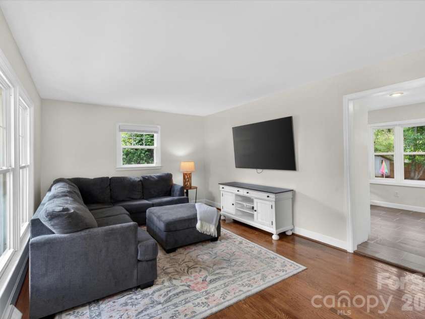 6912 Woodstock Drive, Charlotte, NC 28210.  MLS# CAR4383867, YatesRealty ID 25436. 