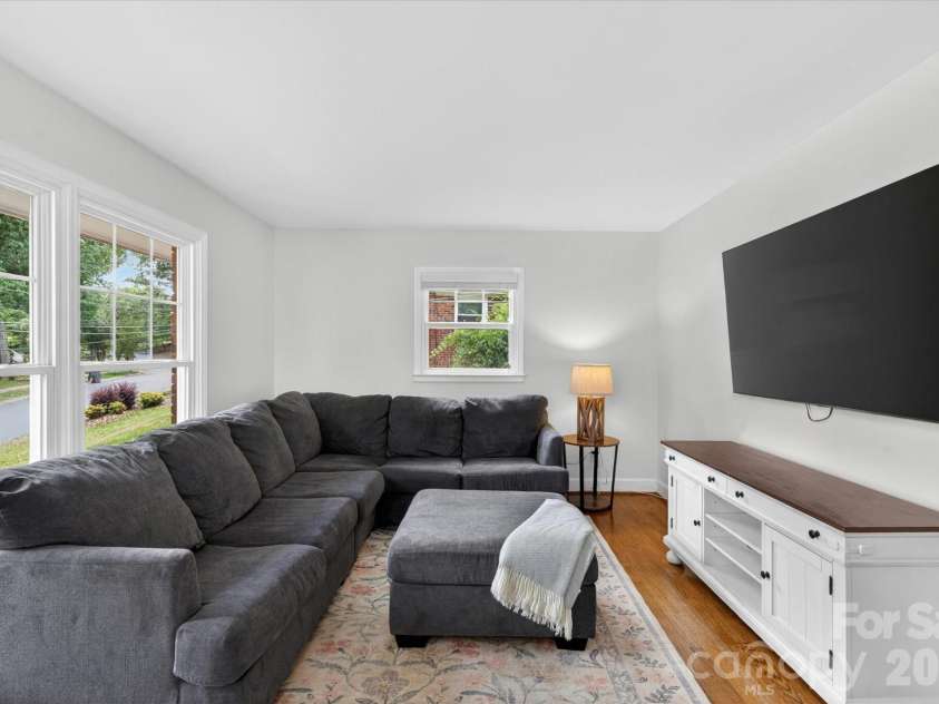6912 Woodstock Drive, Charlotte, NC 28210.  MLS# CAR4383867, YatesRealty ID 25436. 