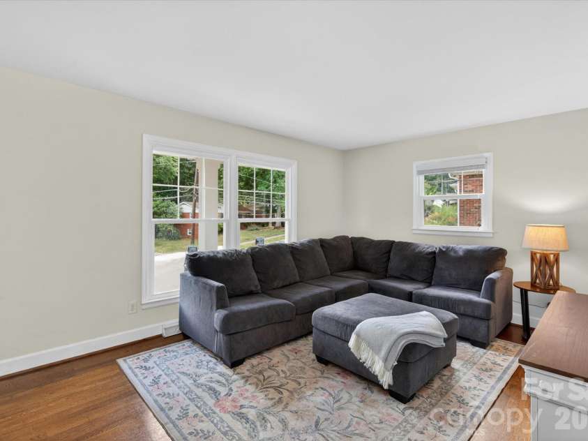 6912 Woodstock Drive, Charlotte, NC 28210.  MLS# CAR4383867, YatesRealty ID 25436. 