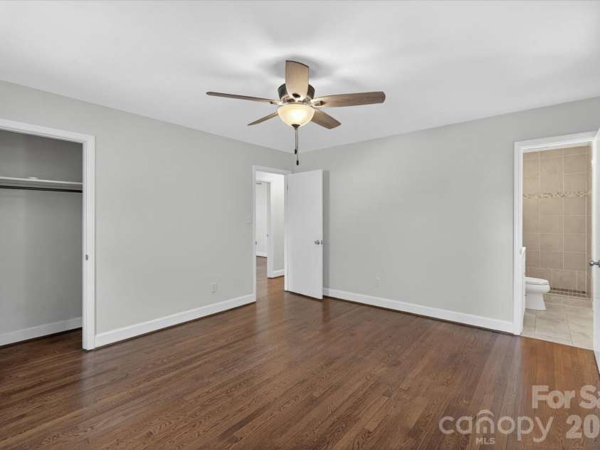 6912 Woodstock Drive, Charlotte, NC 28210.  MLS# CAR4383867, YatesRealty ID 25436. 