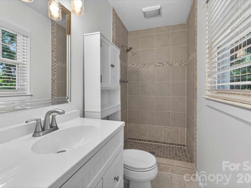 6912 Woodstock Drive, Charlotte, NC 28210.  MLS# CAR4383867, YatesRealty ID 25436. 