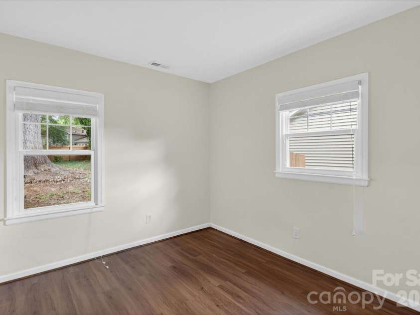 6912 Woodstock Drive, Charlotte, NC 28210.  MLS# CAR4383867, YatesRealty ID 25436. 