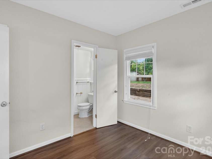 6912 Woodstock Drive, Charlotte, NC 28210.  MLS# CAR4383867, YatesRealty ID 25436. 