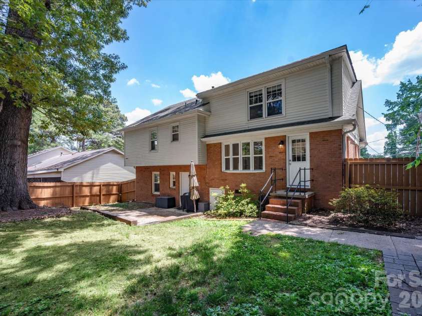 6912 Woodstock Drive, Charlotte, NC 28210.  MLS# CAR4383867, YatesRealty ID 25436. 