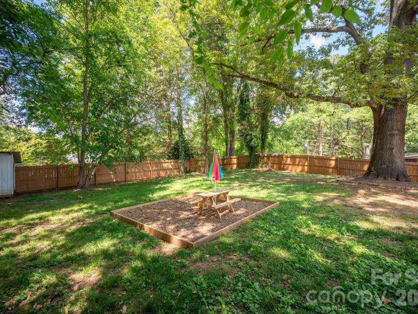 6912 Woodstock Drive, Charlotte, NC 28210.  MLS# CAR4383867, YatesRealty ID 25436. 