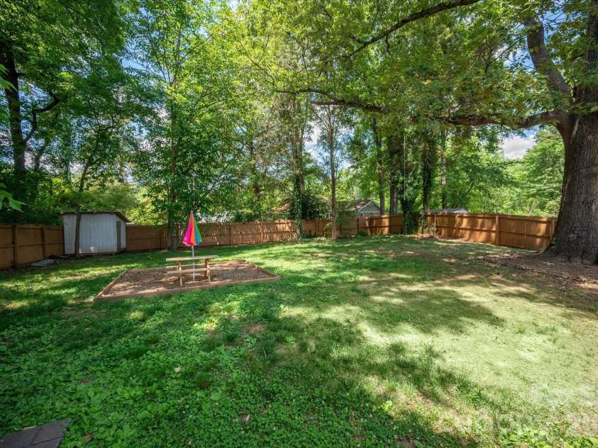 6912 Woodstock Drive, Charlotte, NC 28210.  MLS# CAR4383867, YatesRealty ID 25436. 