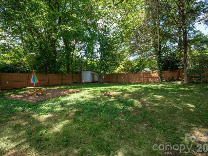 6912 Woodstock Drive, Charlotte, NC 28210.  MLS# CAR4383867, YatesRealty ID 25436. 