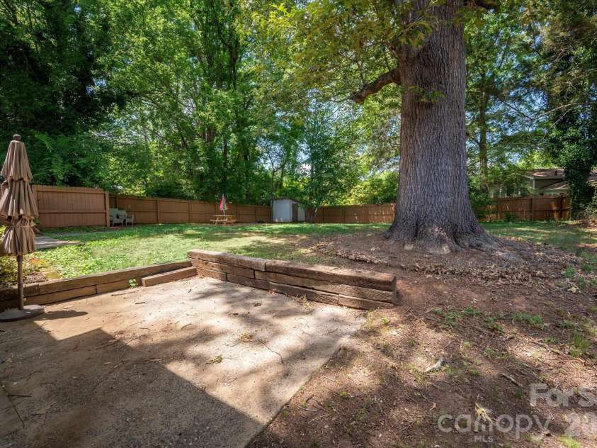 6912 Woodstock Drive, Charlotte, NC 28210.  MLS# CAR4383867, YatesRealty ID 25436. 