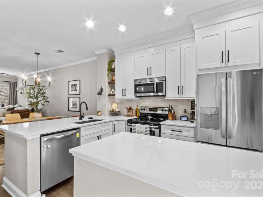 1013 Park West Drive, Charlotte, NC 28209.  MLS# CAR4274640, YatesRealty ID 25437. 