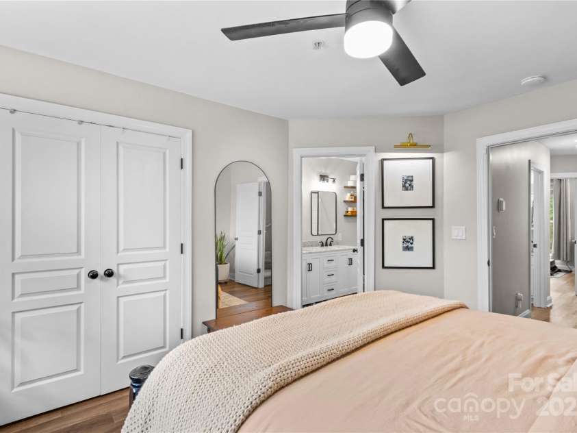 1013 Park West Drive, Charlotte, NC 28209.  MLS# CAR4274640, YatesRealty ID 25437. 