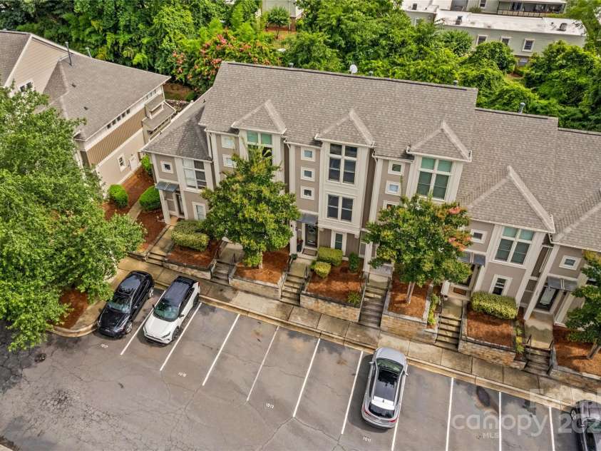 1013 Park West Drive, Charlotte, NC 28209.  MLS# CAR4274640, YatesRealty ID 25437. 