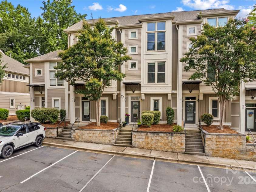 1013 Park West Drive, Charlotte, NC 28209.  MLS# CAR4274640, YatesRealty ID 25437. 