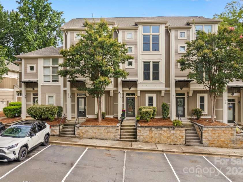 1013 Park West Drive, Charlotte, NC 28209.  MLS# CAR4274640, YatesRealty ID 25437. 