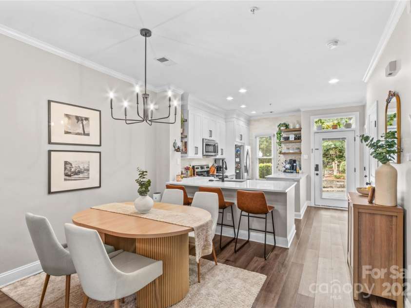 1013 Park West Drive, Charlotte, NC 28209.  MLS# CAR4274640, YatesRealty ID 25437. Dining area between Kitchen & Family Room