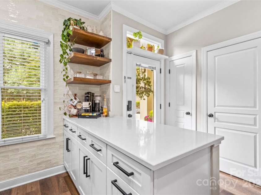 1013 Park West Drive, Charlotte, NC 28209.  MLS# CAR4274640, YatesRealty ID 25437. Entry Island w open Custom Shelves