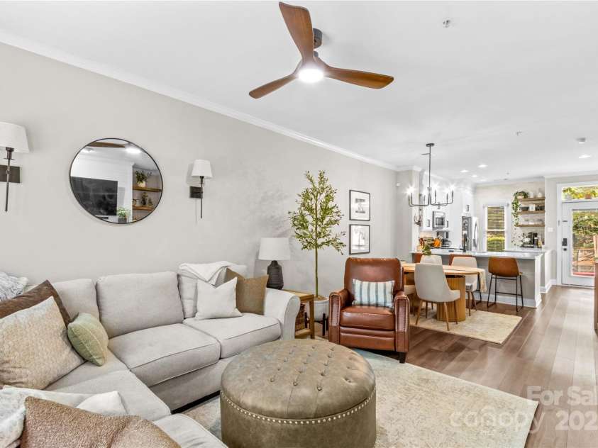 1013 Park West Drive, Charlotte, NC 28209.  MLS# CAR4274640, YatesRealty ID 25437. Family Area