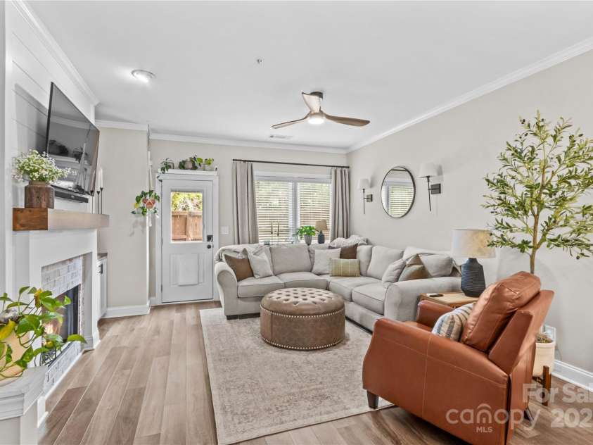 1013 Park West Drive, Charlotte, NC 28209.  MLS# CAR4274640, YatesRealty ID 25437. Family room opens to private patio