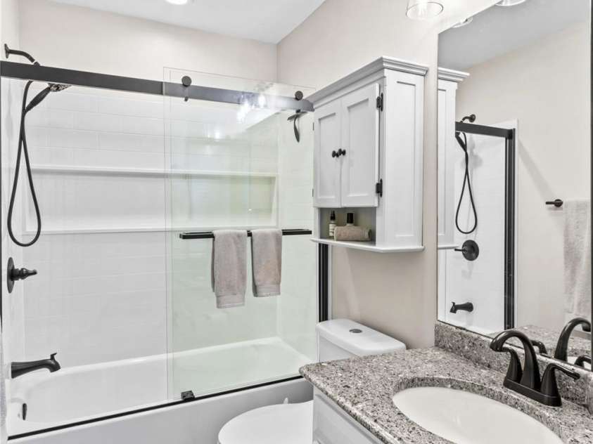 1013 Park West Drive, Charlotte, NC 28209.  MLS# CAR4274640, YatesRealty ID 25437. Full Guest Bath with Glass Doors