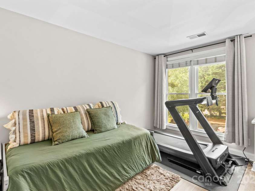 1013 Park West Drive, Charlotte, NC 28209.  MLS# CAR4274640, YatesRealty ID 25437. Guest Room
