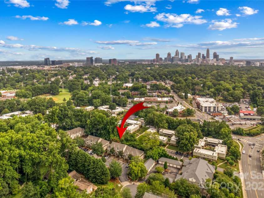 1013 Park West Drive, Charlotte, NC 28209.  MLS# CAR4274640, YatesRealty ID 25437. Location to CLT, South End close, Hospital/Dr offices in Walking Distance
