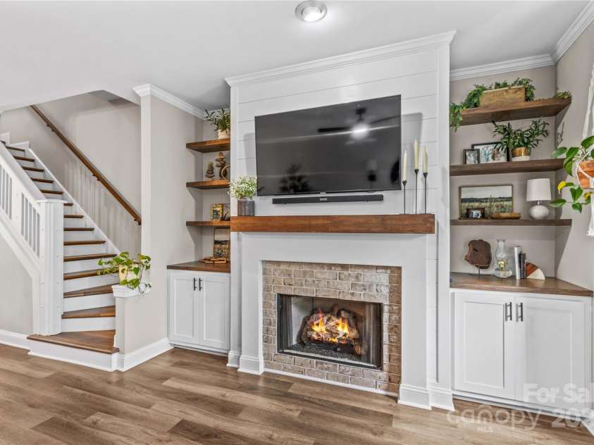 1013 Park West Drive, Charlotte, NC 28209.  MLS# CAR4274640, YatesRealty ID 25437. New Book cases w open shelves