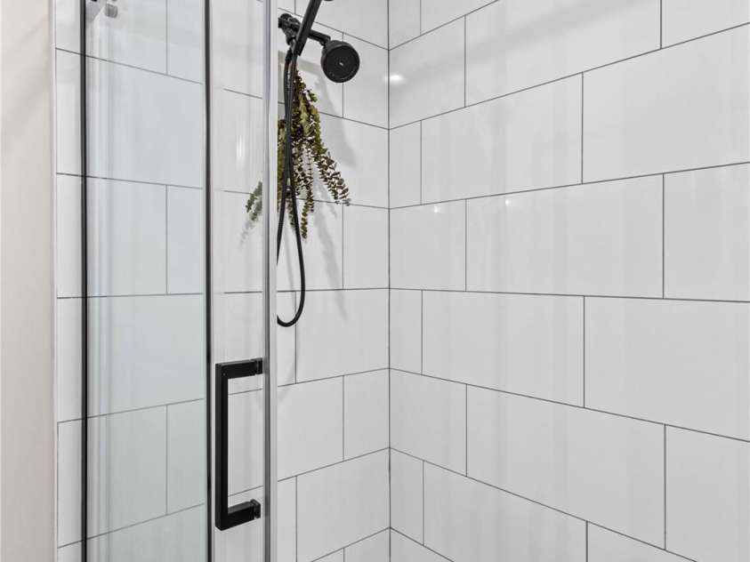 1013 Park West Drive, Charlotte, NC 28209.  MLS# CAR4274640, YatesRealty ID 25437. Primary Walk in Glass Shower