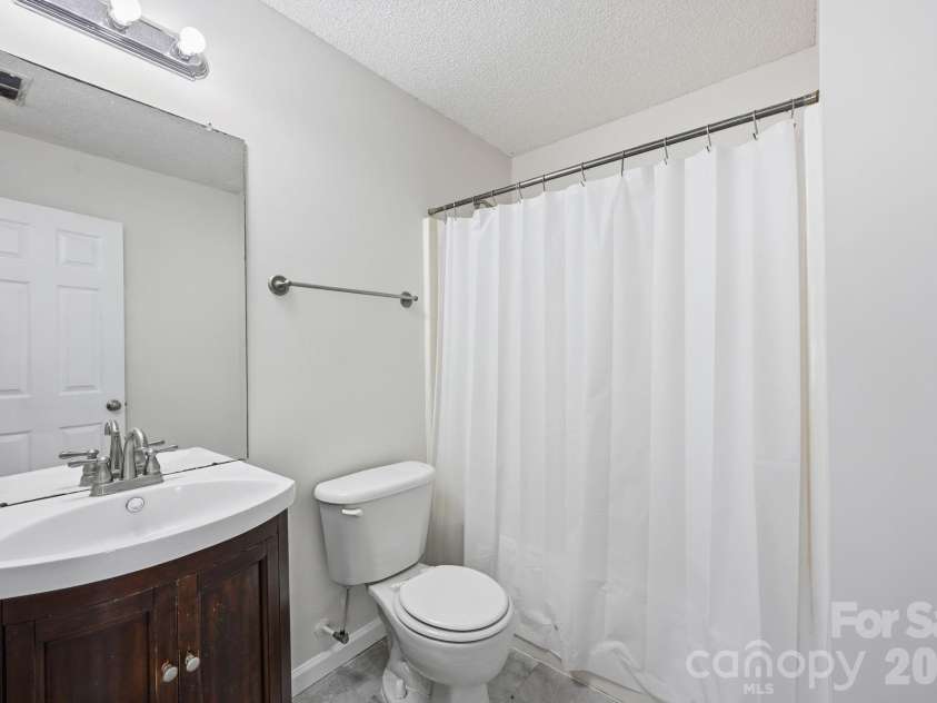915 Barracuda Avenue, Statesville, NC 28677.  MLS# CAR4383682, YatesRealty ID 25437. Full Bath on Main Level