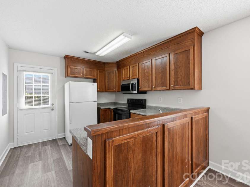 915 Barracuda Avenue, Statesville, NC 28677.  MLS# CAR4383682, YatesRealty ID 25437. Kitchen