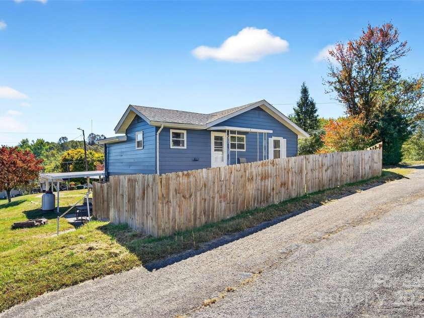 506 Gorman Bridge Road, Asheville, NC 28806.  MLS# CAR4278249, YatesRealty ID 25438. 