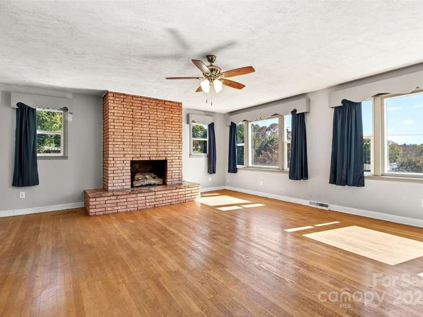 506 Gorman Bridge Road, Asheville, NC 28806.  MLS# CAR4278249, YatesRealty ID 25438. 