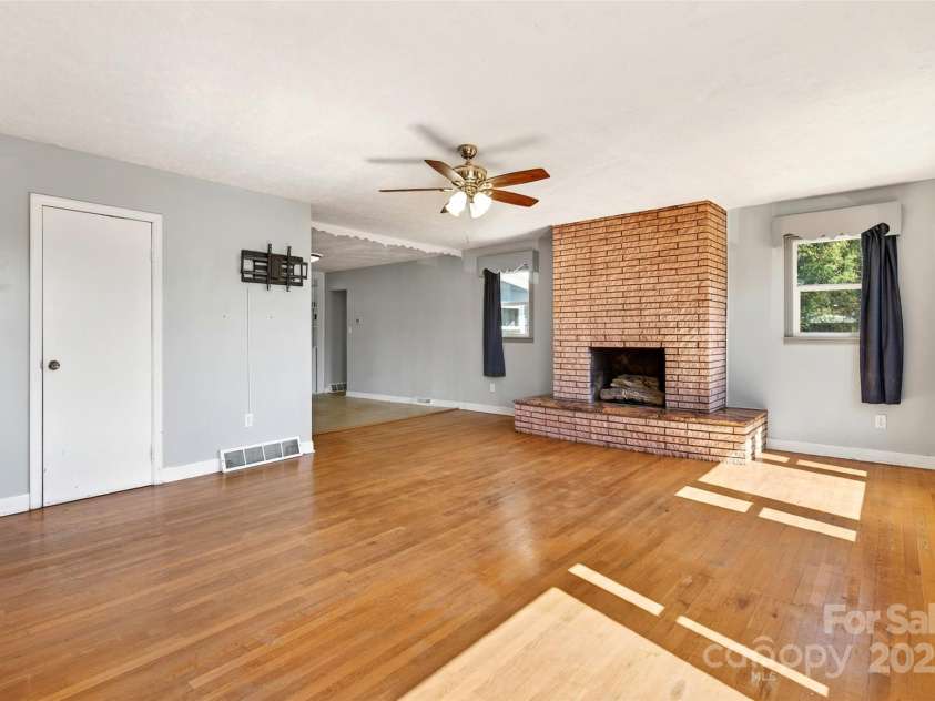 506 Gorman Bridge Road, Asheville, NC 28806.  MLS# CAR4278249, YatesRealty ID 25438. 