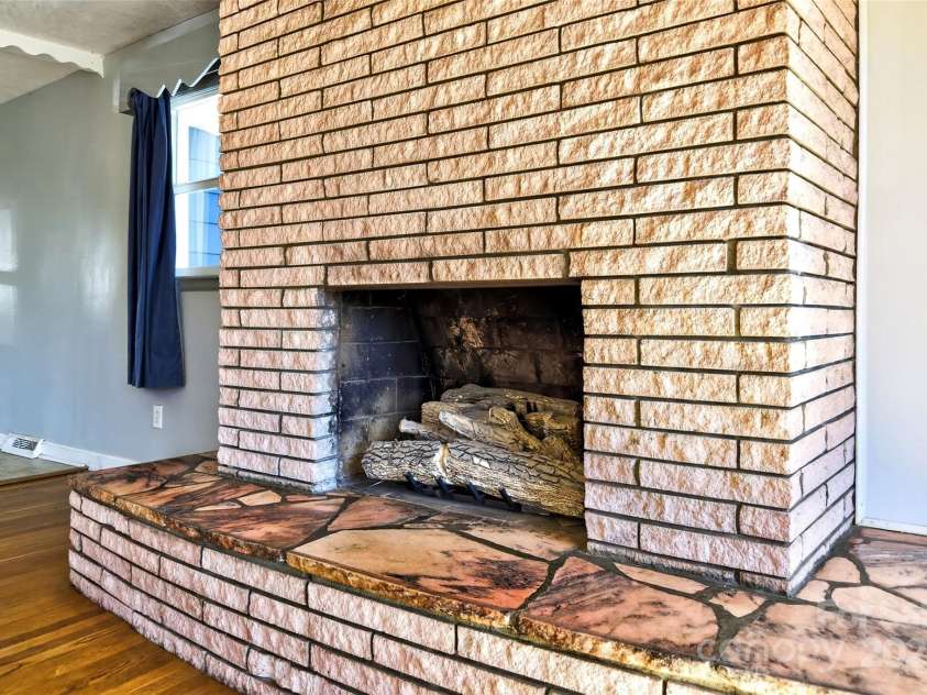 506 Gorman Bridge Road, Asheville, NC 28806.  MLS# CAR4278249, YatesRealty ID 25438. 