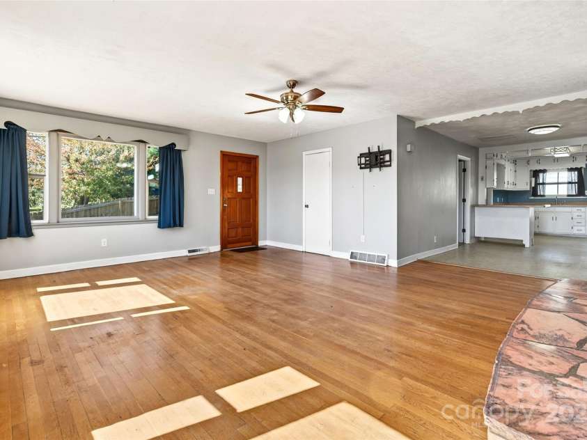 506 Gorman Bridge Road, Asheville, NC 28806.  MLS# CAR4278249, YatesRealty ID 25438. 