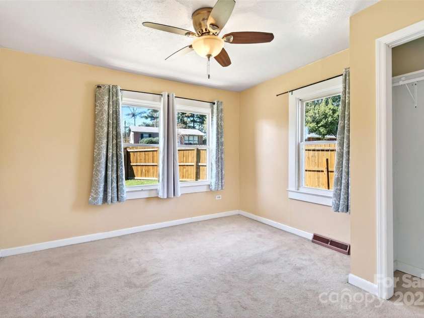 506 Gorman Bridge Road, Asheville, NC 28806.  MLS# CAR4278249, YatesRealty ID 25438. 