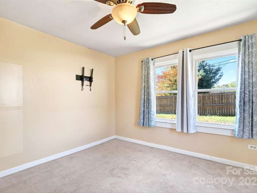 506 Gorman Bridge Road, Asheville, NC 28806.  MLS# CAR4278249, YatesRealty ID 25438. 