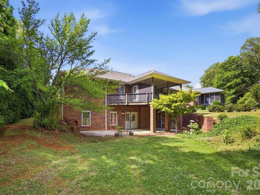 100 Crosscreek Drive, Morganton, NC 28655.  MLS# CAR4341233, YatesRealty ID 25440. 