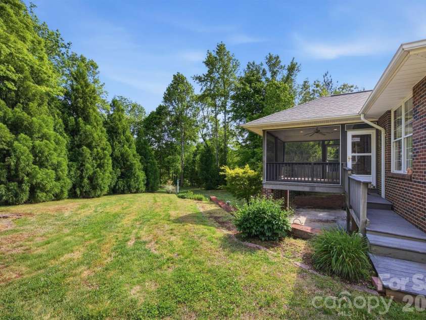 100 Crosscreek Drive, Morganton, NC 28655.  MLS# CAR4341233, YatesRealty ID 25440. 
