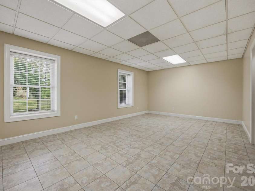 100 Crosscreek Drive, Morganton, NC 28655.  MLS# CAR4341233, YatesRealty ID 25440. 