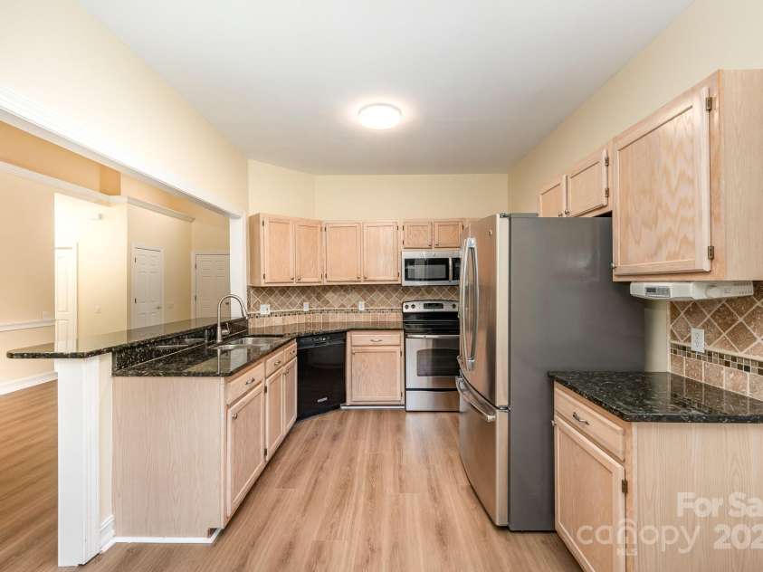 975 Pine Knoll Road, Fort Mill, SC 29715.  MLS# CAR4274032, YatesRealty ID 25440. Great counterspace