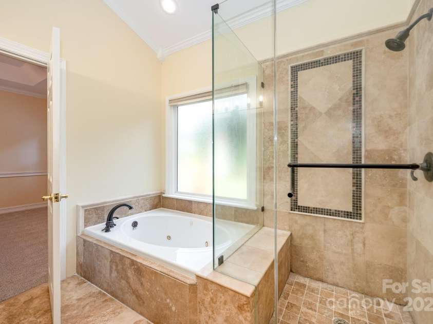 975 Pine Knoll Road, Fort Mill, SC 29715.  MLS# CAR4274032, YatesRealty ID 25440. Large soaking tub and spacious shower in the primary bathroom