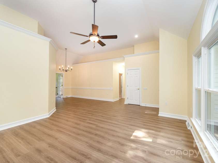 975 Pine Knoll Road, Fort Mill, SC 29715.  MLS# CAR4274032, YatesRealty ID 25440. Light and bright living area