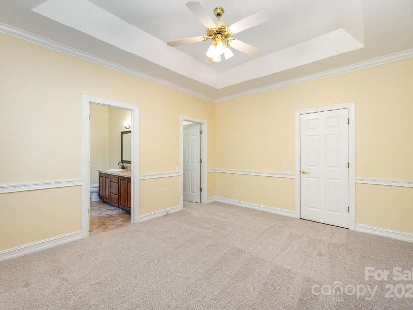 975 Pine Knoll Road, Fort Mill, SC 29715.  MLS# CAR4274032, YatesRealty ID 25440. Primary suite features tray ceiling and direct access to en suite bath