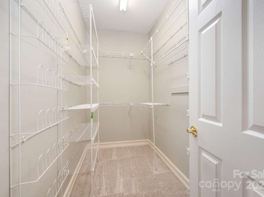 975 Pine Knoll Road, Fort Mill, SC 29715.  MLS# CAR4274032, YatesRealty ID 25440. Walk-in closet in the primary bedroom