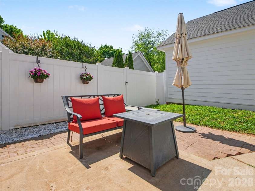 12346 Carrigan Court, Huntersville, NC 28078.  MLS# CAR4371625, YatesRealty ID 25442. 